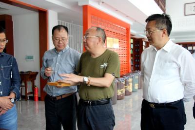 中国农科院茶叶研究所副所长阮建云一行来房调研茶叶产业链建设情况