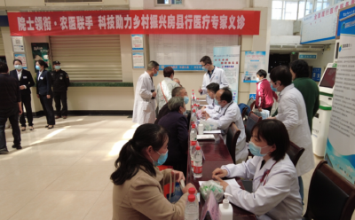 “院士领衔.农医联手”活动武汉医疗专家来房开展义诊