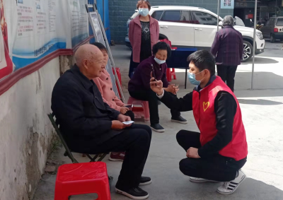 房县公共资源交易中心贴心服务给老人吃下“定心丸”