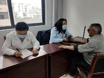 房县光荣院携手房县民康医院开展爱心义诊活动