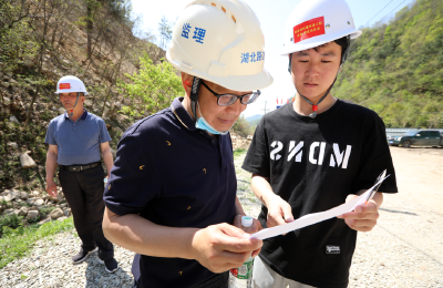 房县密织柳树垭水库施工安全防护“屏障”