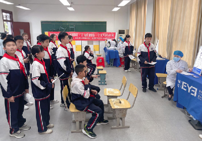 呵护视力 共筑“光明”未来  ——县城关一中以视力筛查为载体 积极落实“双减”政策