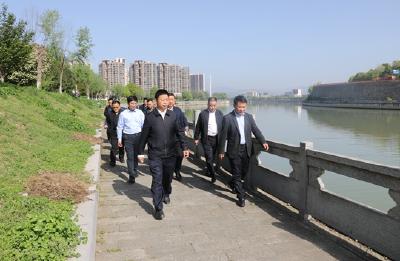 纪道清巡河时强调：严格落实河长制 推进马栏河流域水质稳定达标