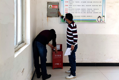 白鹤镇中心学校 ：安全排查保平安  矛盾化解促和谐  