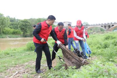 房县组织干部群众开展“清洁房县”活动