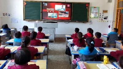 县思源实验学校组织观看2021“荆楚楷模”年度人物发布仪式