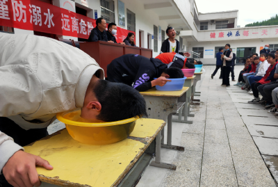 万峪初中开展防溺水安全教育活动