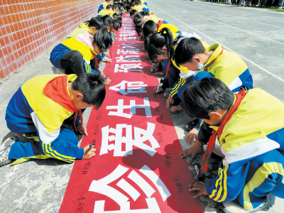 军店小学：防溺水安全教育进校园