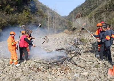 县教育局驻下坝村工作队多措并举做好森林防火工作