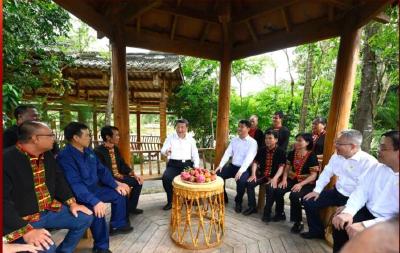 第一观察·瞬间｜座谈会开在乡野间 