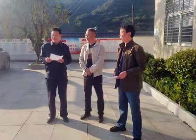 唠家常访民情话发展  ——县教育局职工赴包联村开展入户走访