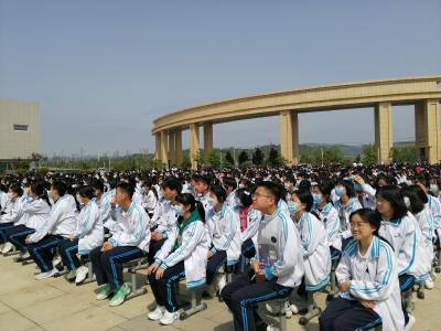 汽车文化进校园  点燃科技创新梦——湖北汽车工业学院“科技进校园”活动走进房县一中