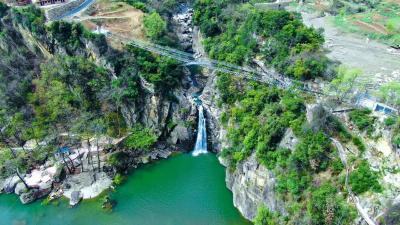 青峰大裂谷景区引燃"五一"乡村旅游热潮