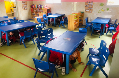 尹吉甫镇中心幼儿园开展防震减灾应急疏散演练活动