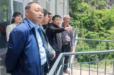 陶克坤深入野人谷镇督导安全生产工作