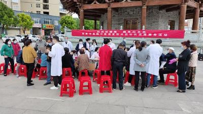 县中医院组织开展“科技促健康、携手向未来”护理科普周活动