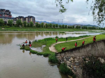 十堰定向培养1200名“泥腿医生”