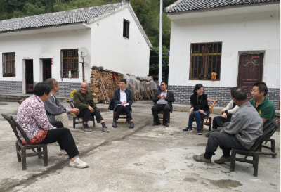 县文联开展下基层察民情解民忧暖民心实践活动助力乡村振兴