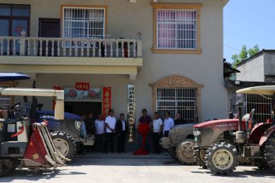 房县农宏农机农民专业合作社正式挂牌成立