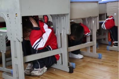房县城关镇八一希望小学开展防震防震减灾应急演练活动