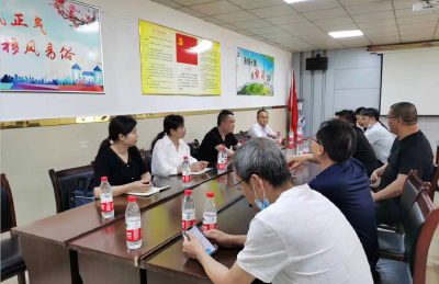 县科经局积极开展“空中飞线”清理工作