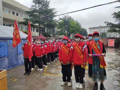 房县城关四中开展“清洁房县”文明志愿活动
