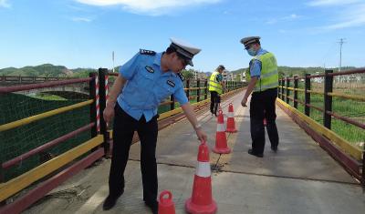 房县公安局交警大队开展“下基层、察民情、解民忧、暖民心”实践活动