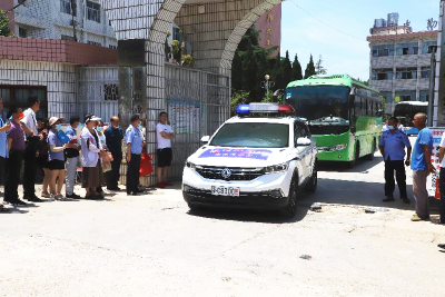 房县交警圆满完成高考安保工作