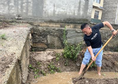 房县部门联合全力开展防汛工作