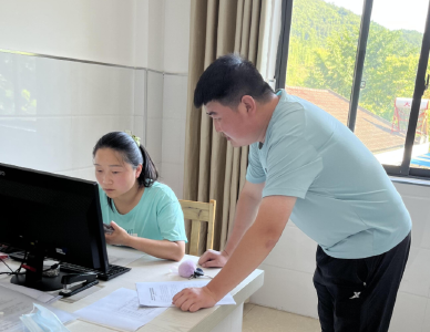 万峪人社中心：三个举措抓机关事业单位退休人员资格认证工作