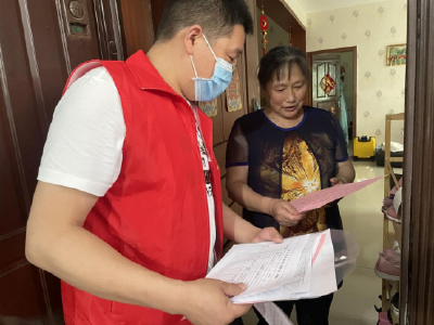 县保健院开展“足印社区·户户走到”志愿服务活动