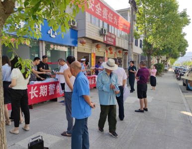 化龙堰镇：宣传营造平安氛围，普法活动深入人心