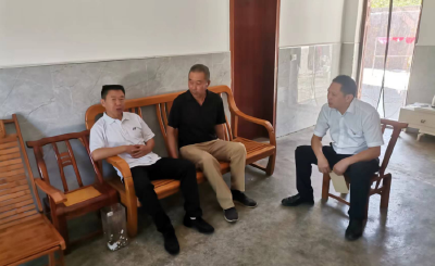 熊祖友到尹吉甫镇开展“七一”慰问党员活动