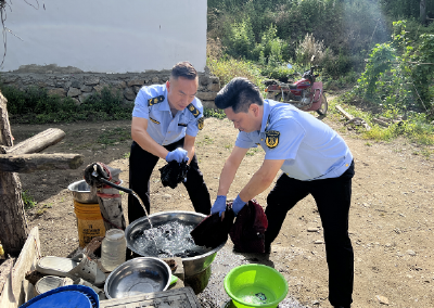 县文旅局执法大队党支部赴黄杨村开展“下察解暖”实践活动