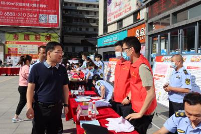 房县举办2022年“安全生产月”咨询日活动