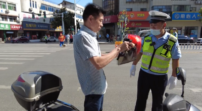 房县公安局交警大队开展机动车不礼让行人专项整治行动