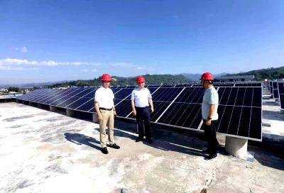 房县工业园区屋顶“换新装” 分布式光伏项目加快推进