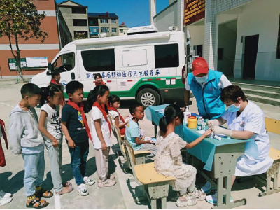 县保健院开展下基层察民情解民忧暖民心实践活动