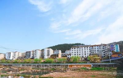 青峰镇:干群同心全力抗旱保生产