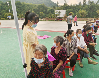 尹吉甫人社中心：持续开展人社惠民政策进万家活动