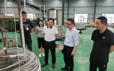 黄克伟深入企业和社区开展下基层察民情解民忧暖民心实践活动