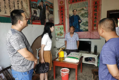 化龙堰镇：开展困难群体慰问帮扶