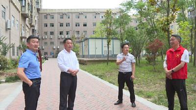 丁选清深入包联小区指导推进创文工作