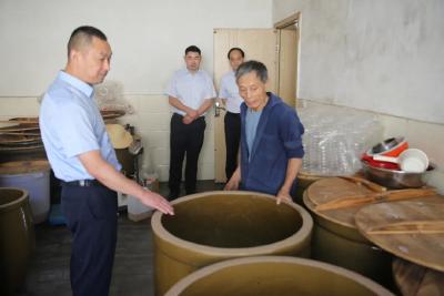 房县农商行开展下基层察民情解民忧暖民心实践活动