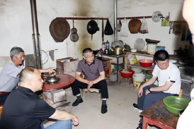 房县人民医院：扎实开展下察解暖 倾情帮扶雨润心田