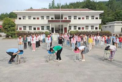 土城镇龙坪小学多举措抓防溺水工作