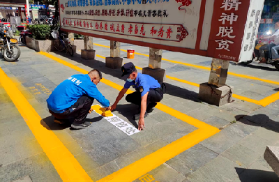 房县城管：下察解暖出实招 商业街区焕新貌