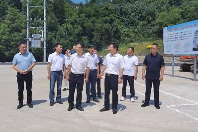 谢晓鸣在万峪河乡调研时强调：明确发展定位  发展特色产业  推进乡村全面振兴  