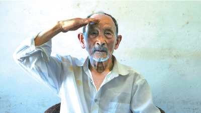 房县退伍老兵邢宏道：炮火连天 背着伤员跑出两公里