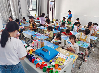九道乡咸水东风希望小学：开展“爱心支教，守望光明”暑期社会实践活动